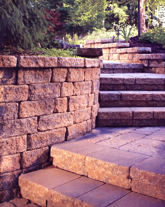 Retaining Wall with Stairs